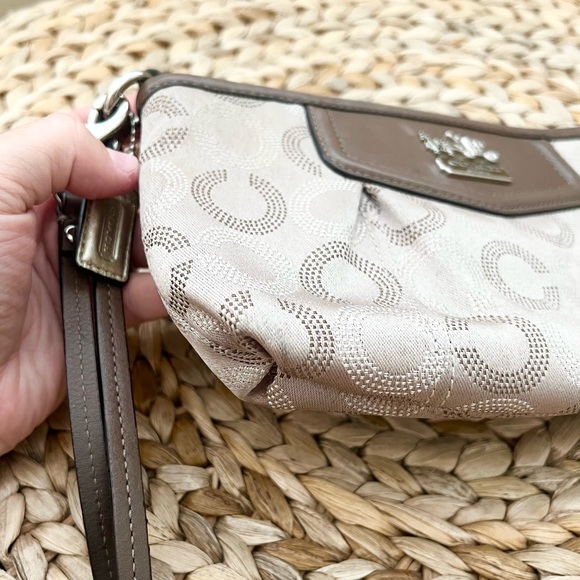 COACH beige canvas monogram signature clutch - Picture 2 of 7